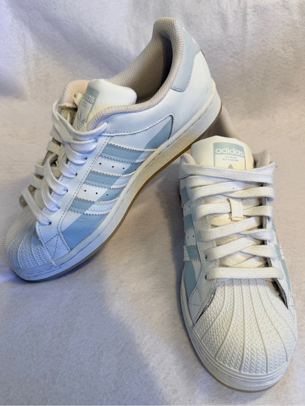 adidas Superstar “Split- White Halo Blue”Low-Top Sneaker